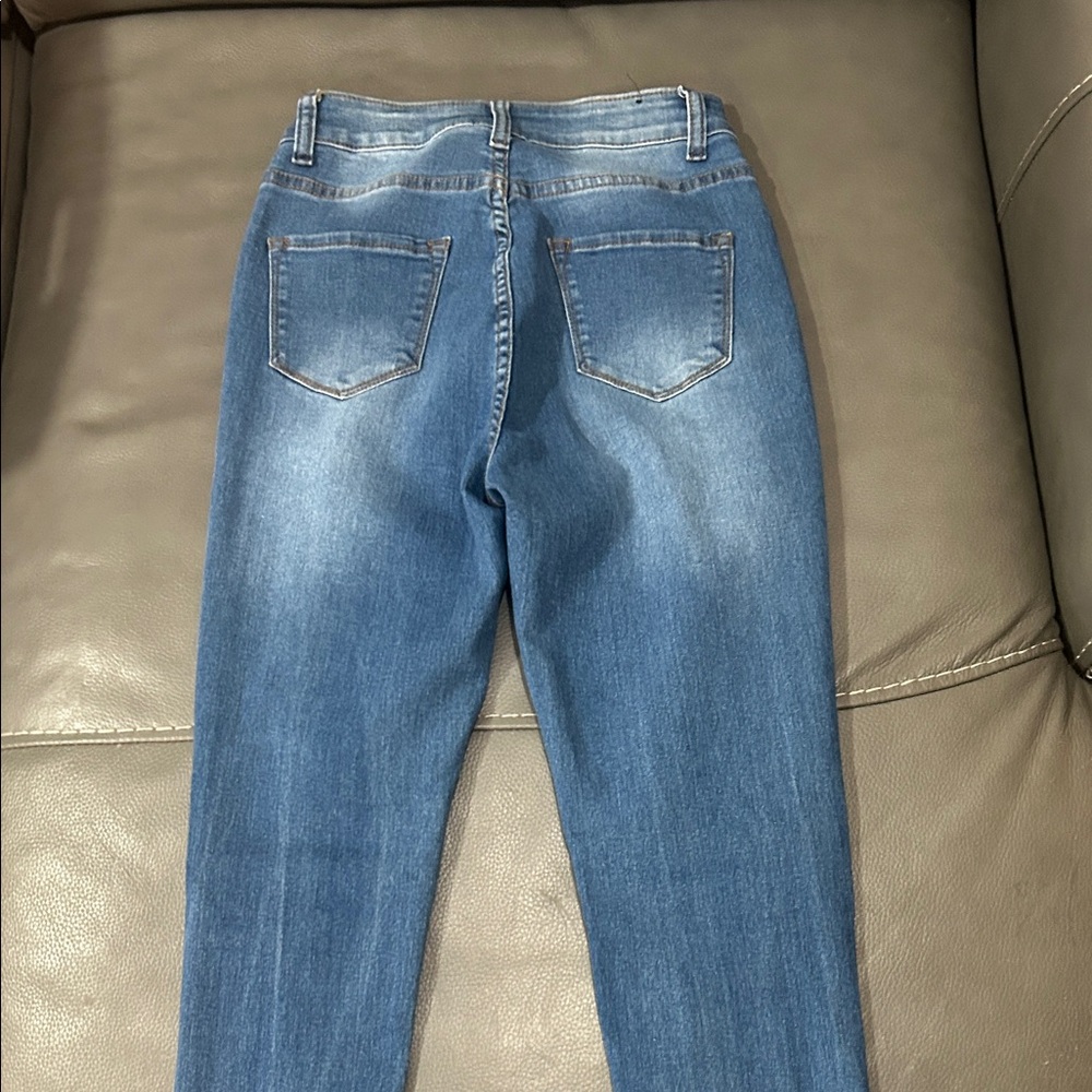 BOB Jeans Stylish Blue Distressed Women Jeans size 7/8 NWOT - Picture 8 of 9